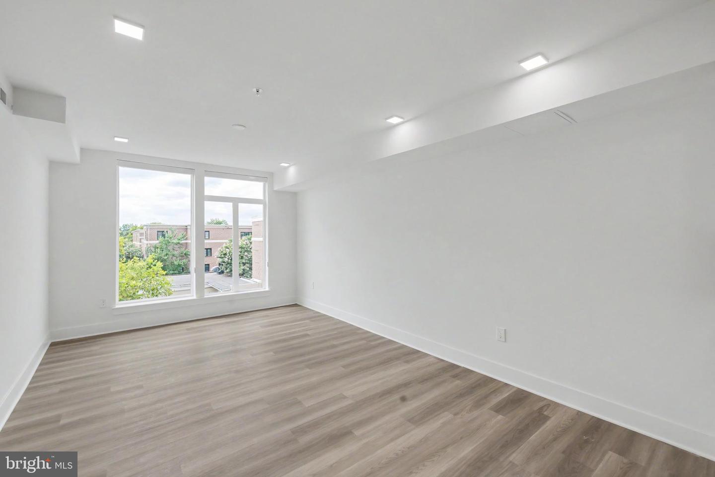 701 N Henry St #401 Property Photo 28