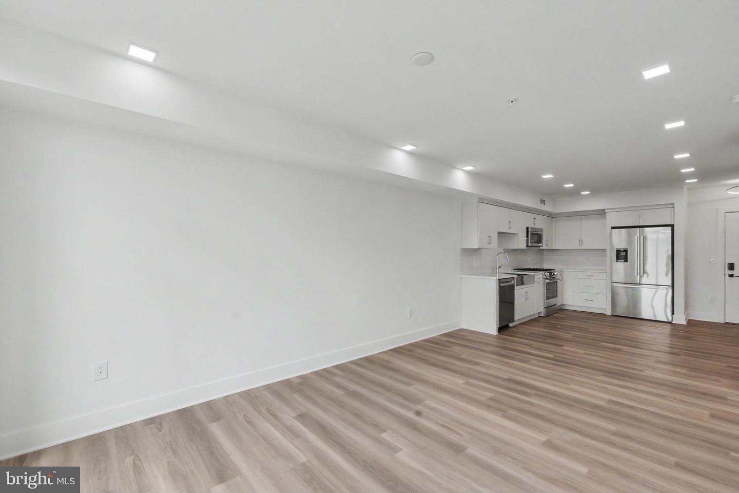 701 N Henry St #401 Property Photo 29