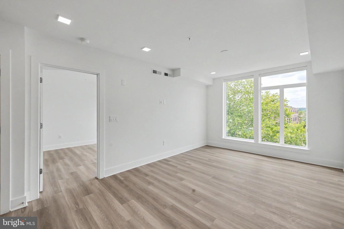 701 N Henry St #401 Property Photo 30