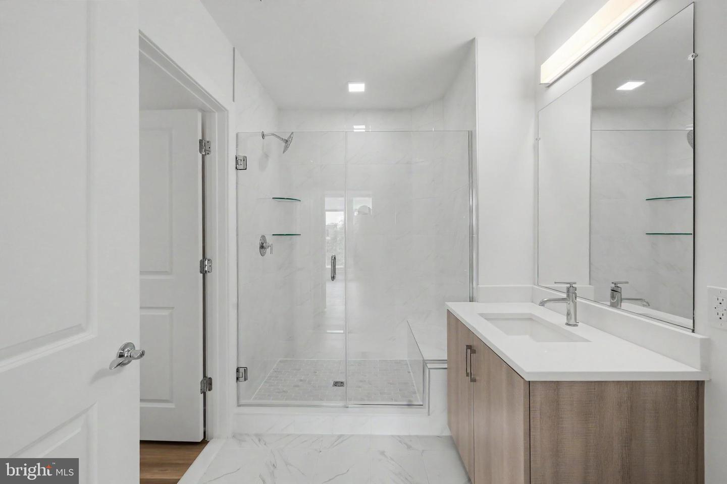 701 N Henry St #401 Property Photo 36