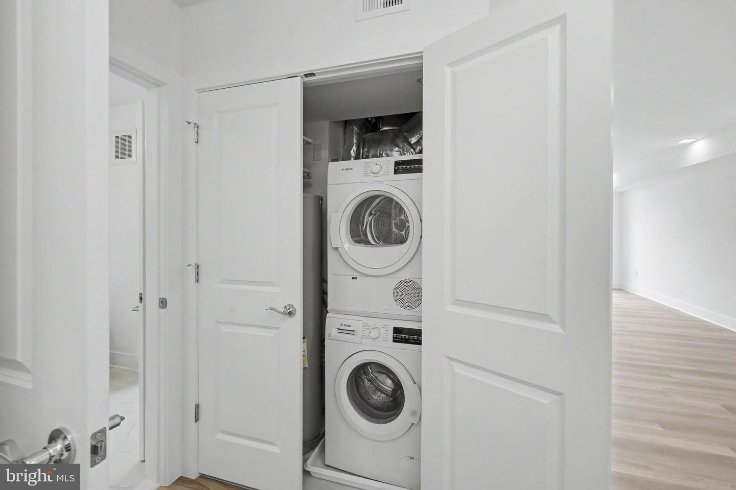 701 N Henry St #401 Property Photo 39