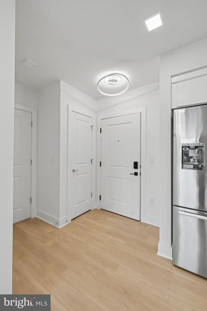 701 N Henry St #213 Property Photo 21