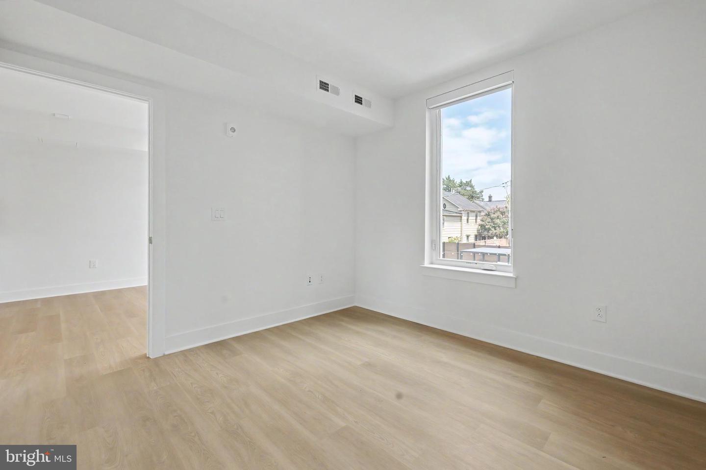 701 N Henry St #213 Property Photo 36