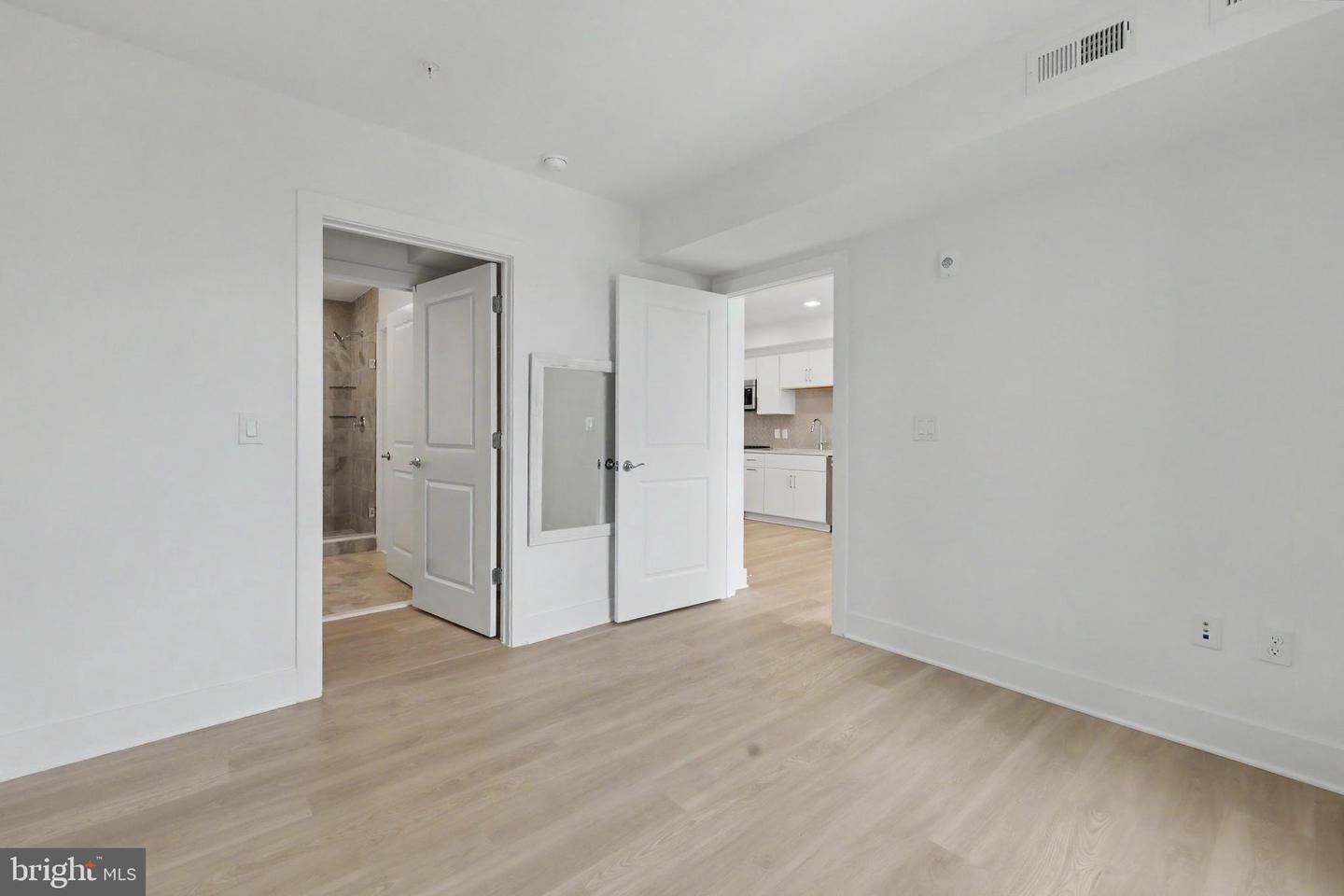 701 N Henry St #213 Property Photo 37