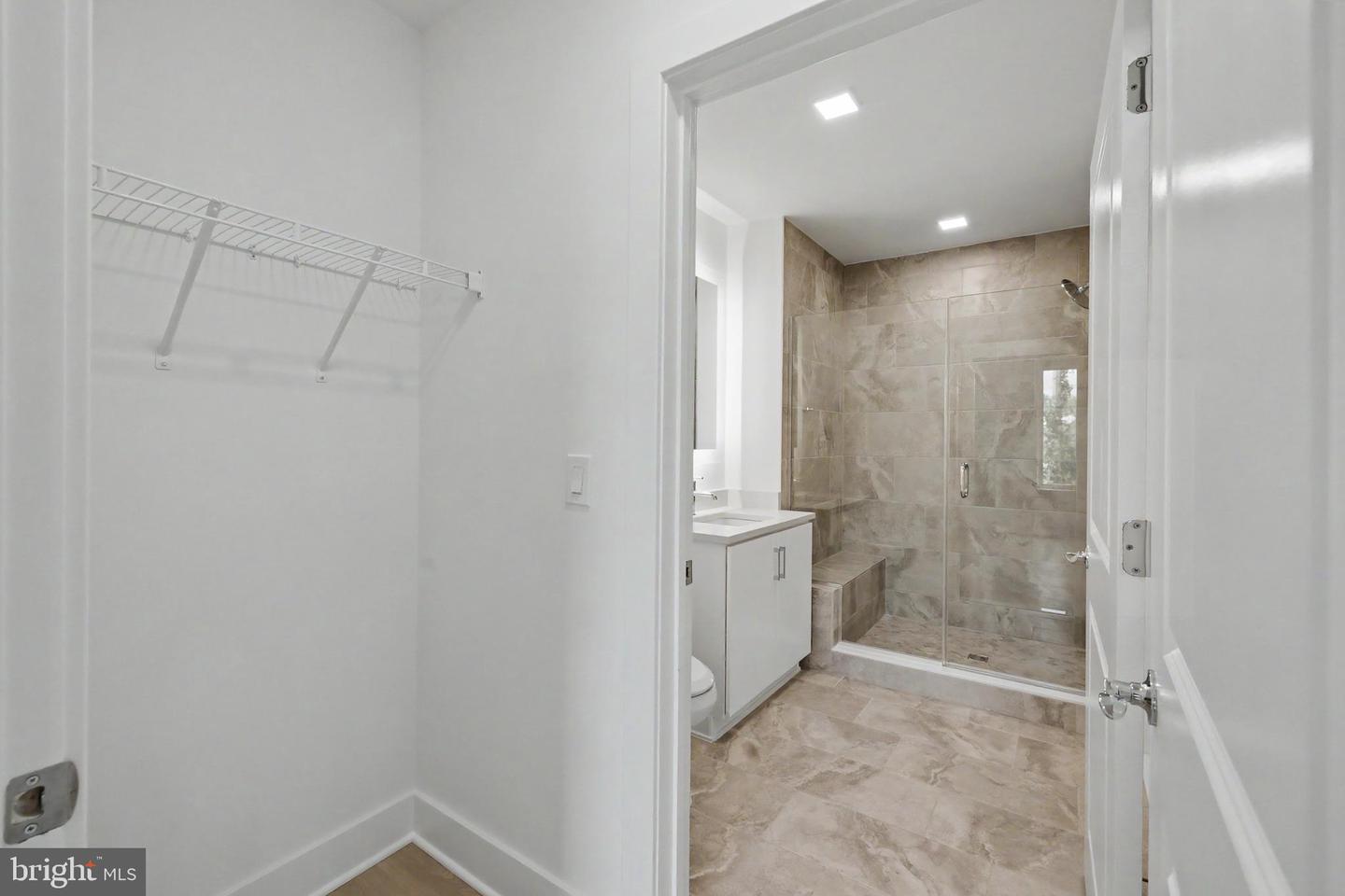 701 N Henry St #213 Property Photo 39