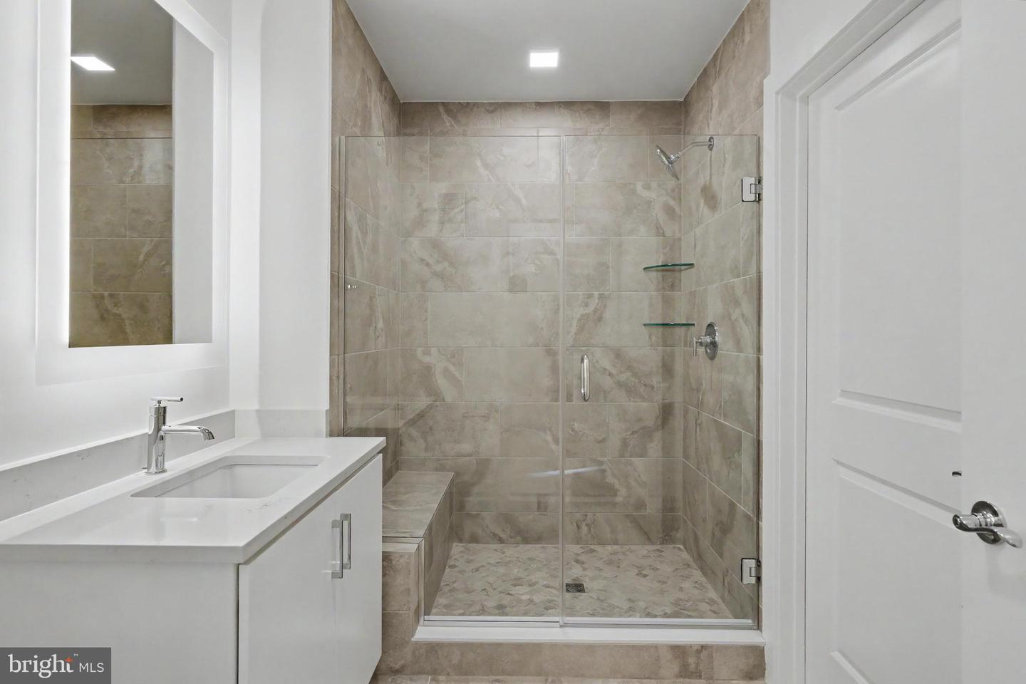 701 N Henry St #213 Property Photo 41