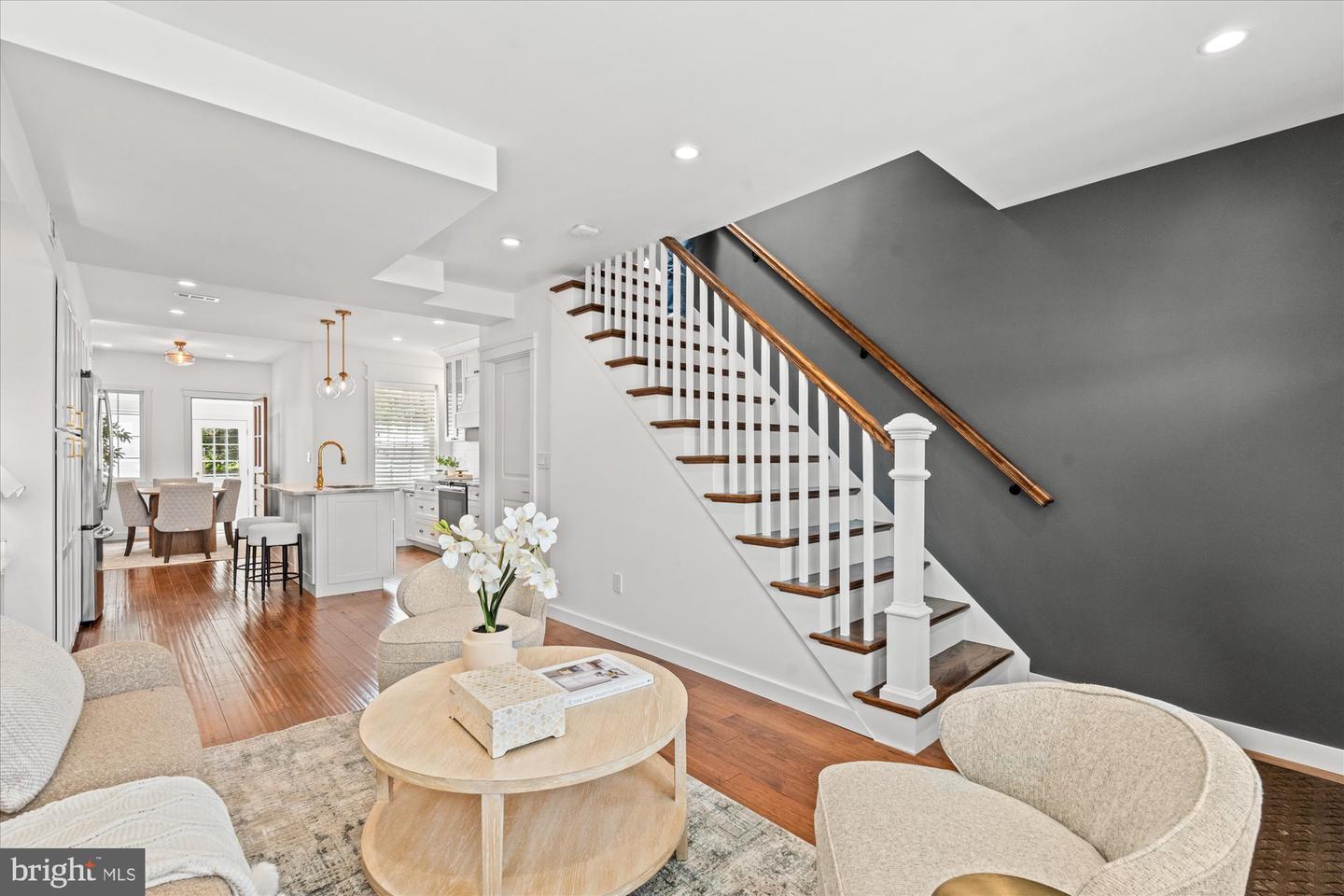 1208 Oronoco St Property Photo 2