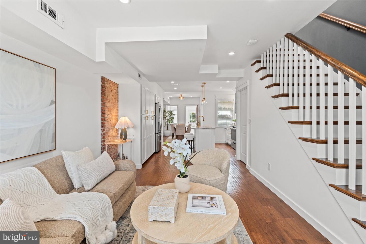 1208 Oronoco St Property Photo 4