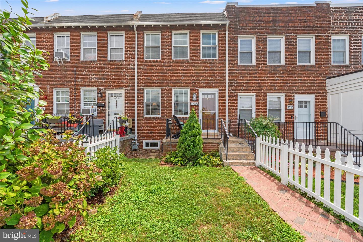 1208 Oronoco St Property Photo 31