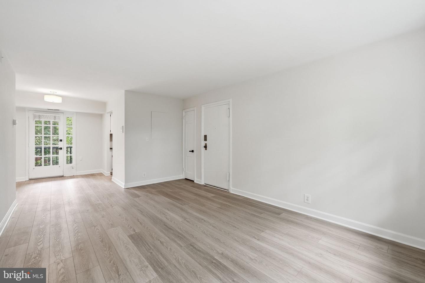 2994 S Columbus St S #b1 Property Photo 3