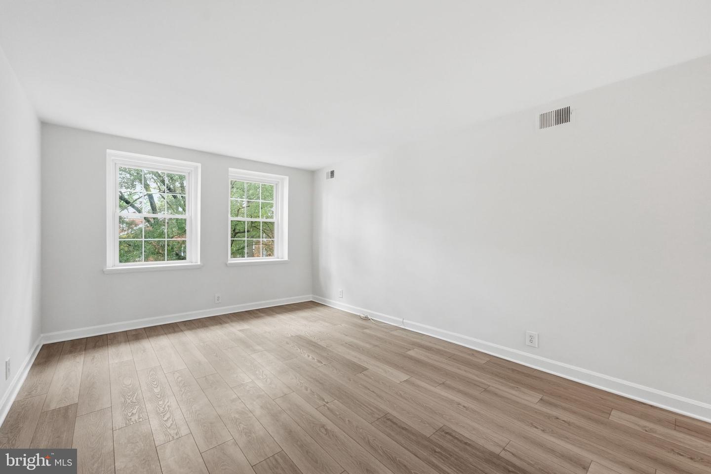 2994 S Columbus St S #b1 Property Photo 4
