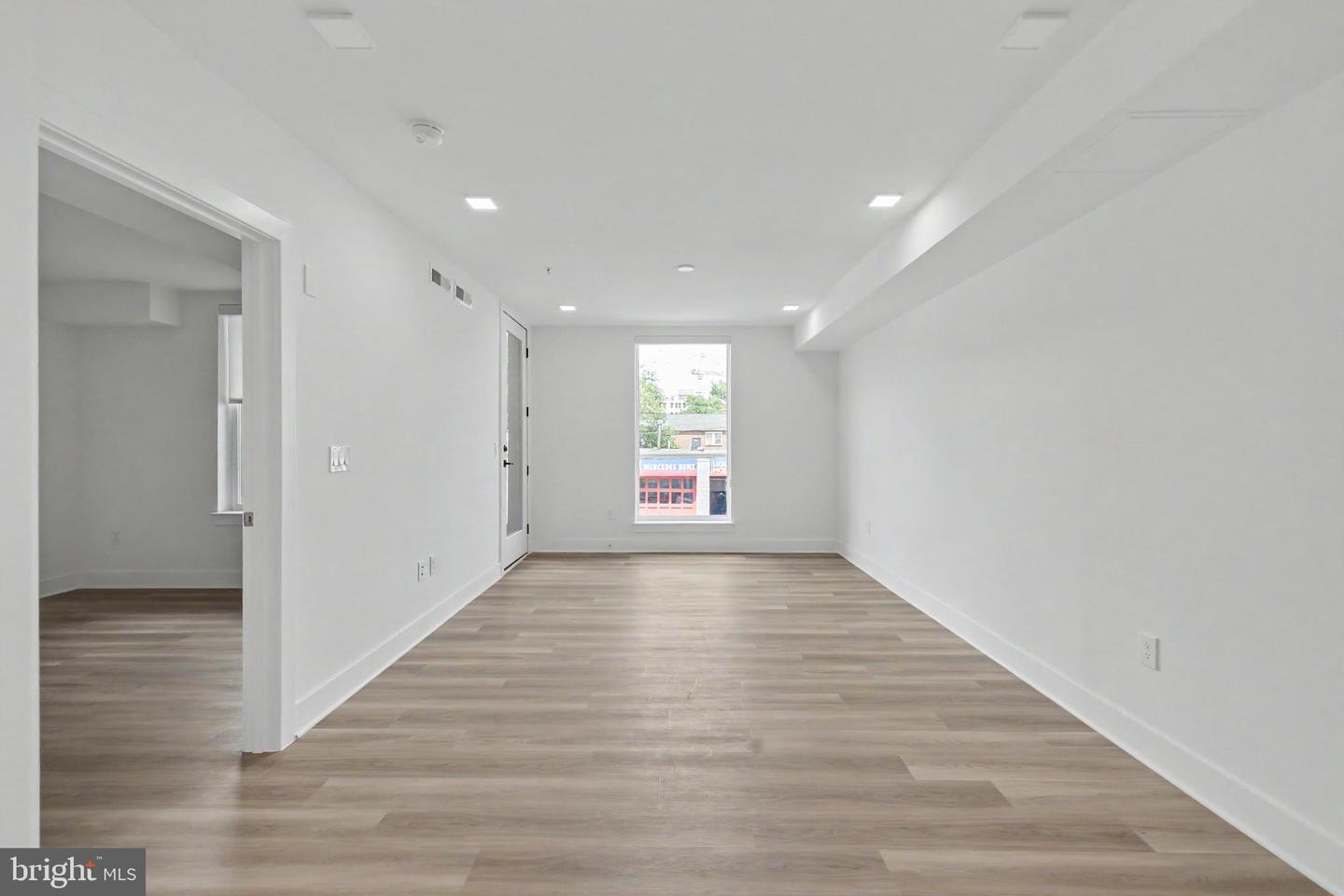 701 N Henry St #206 Property Photo 35