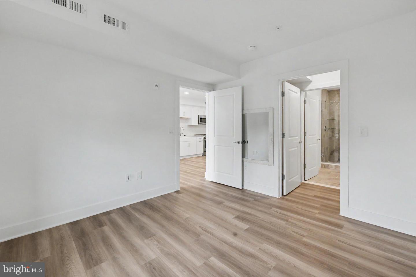 701 N Henry St #206 Property Photo 42