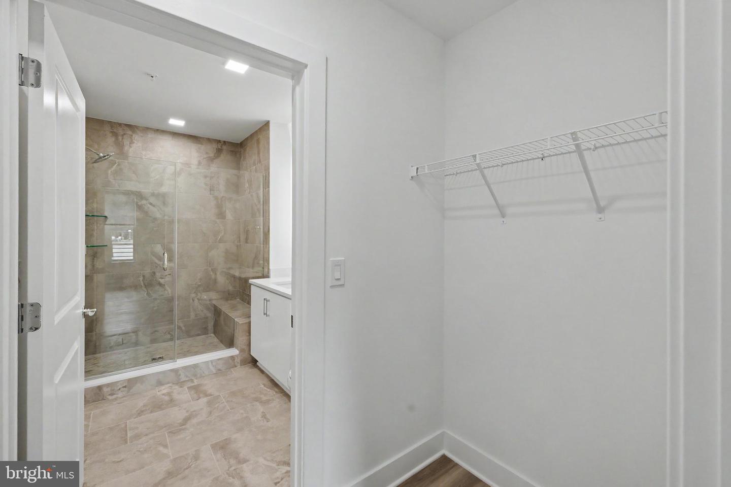 701 N Henry St #206 Property Photo 44