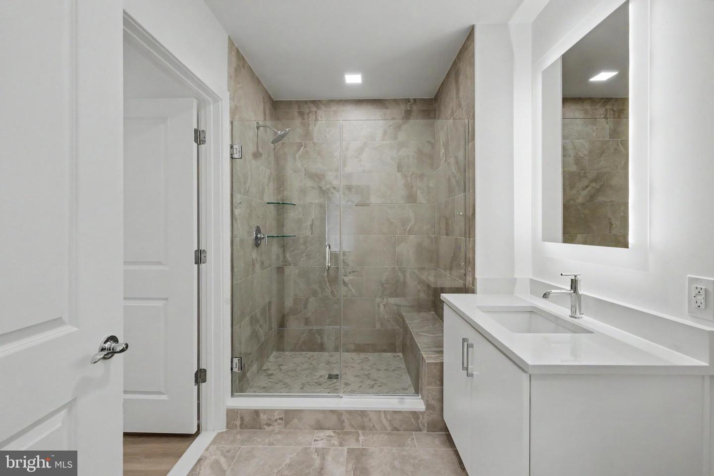 701 N Henry St #206 Property Photo 46