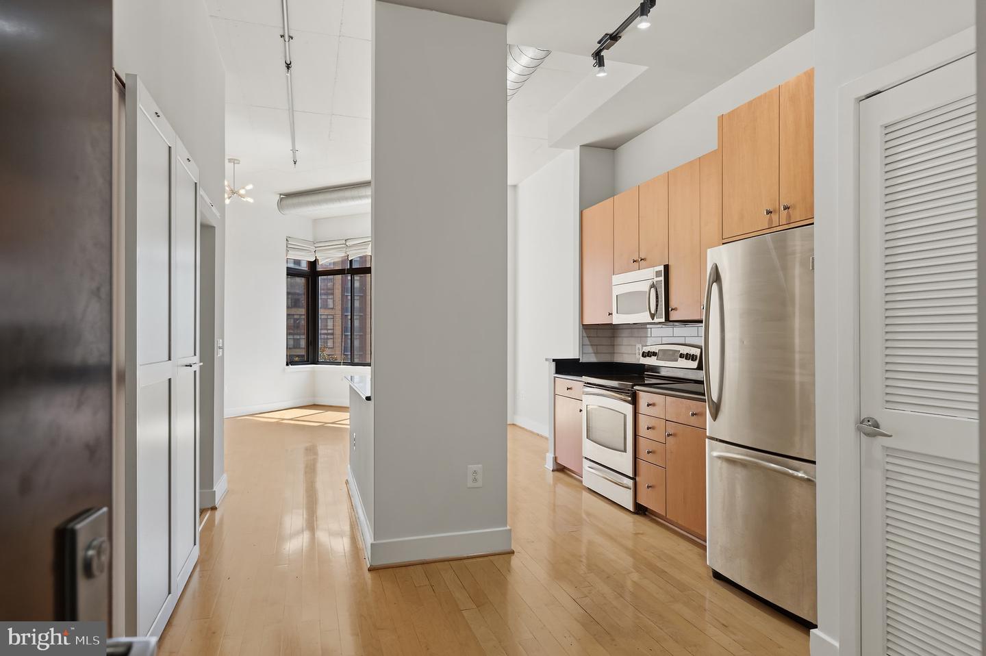 520 John Carlyle St #417 Property Photo 6