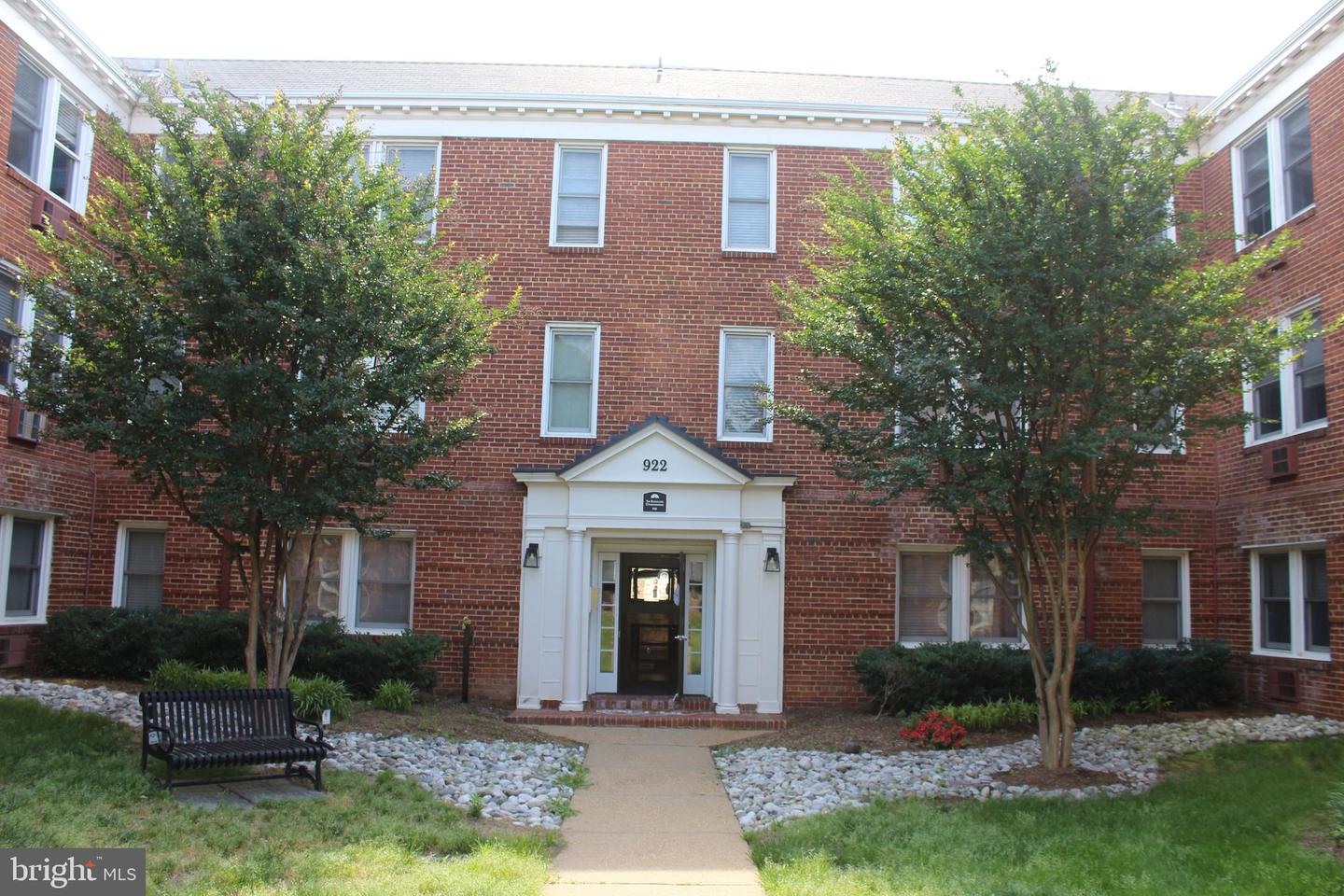 922 S Washington St #305 Property Photo 1