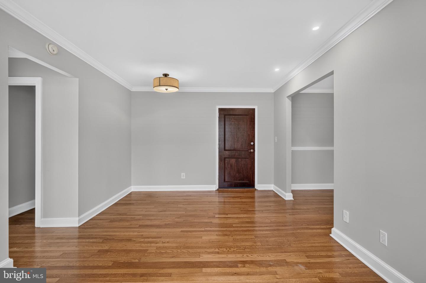 922 S Washington St #305 Property Photo 4