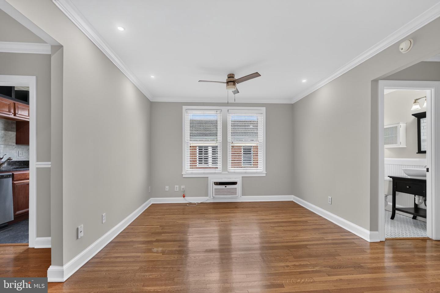 922 S Washington St #305 Property Photo 6