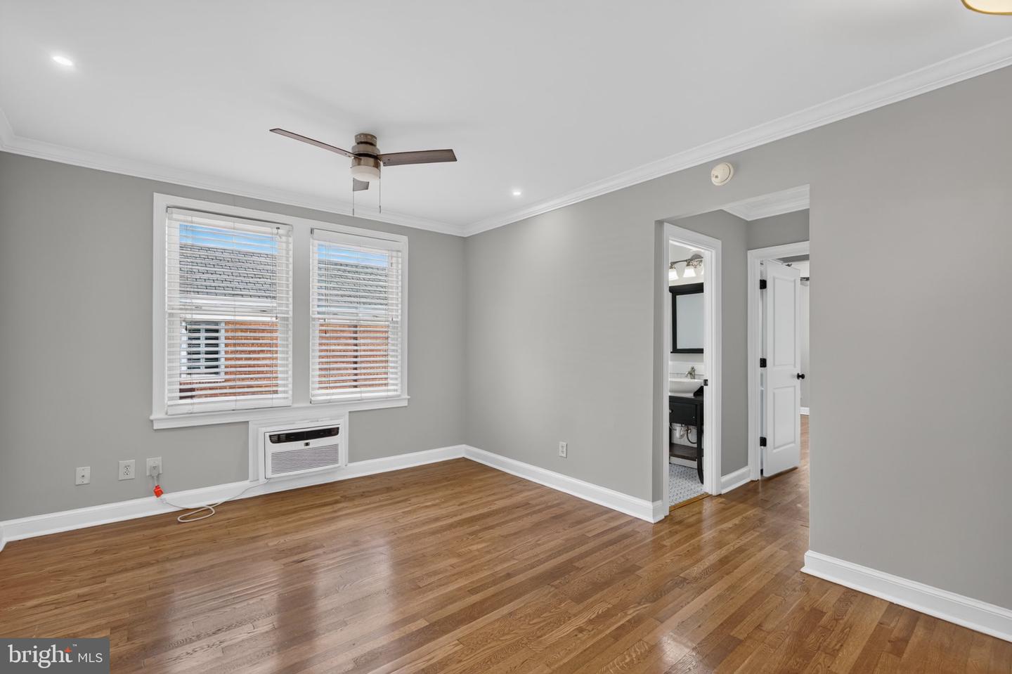 922 S Washington St #305 Property Photo 7