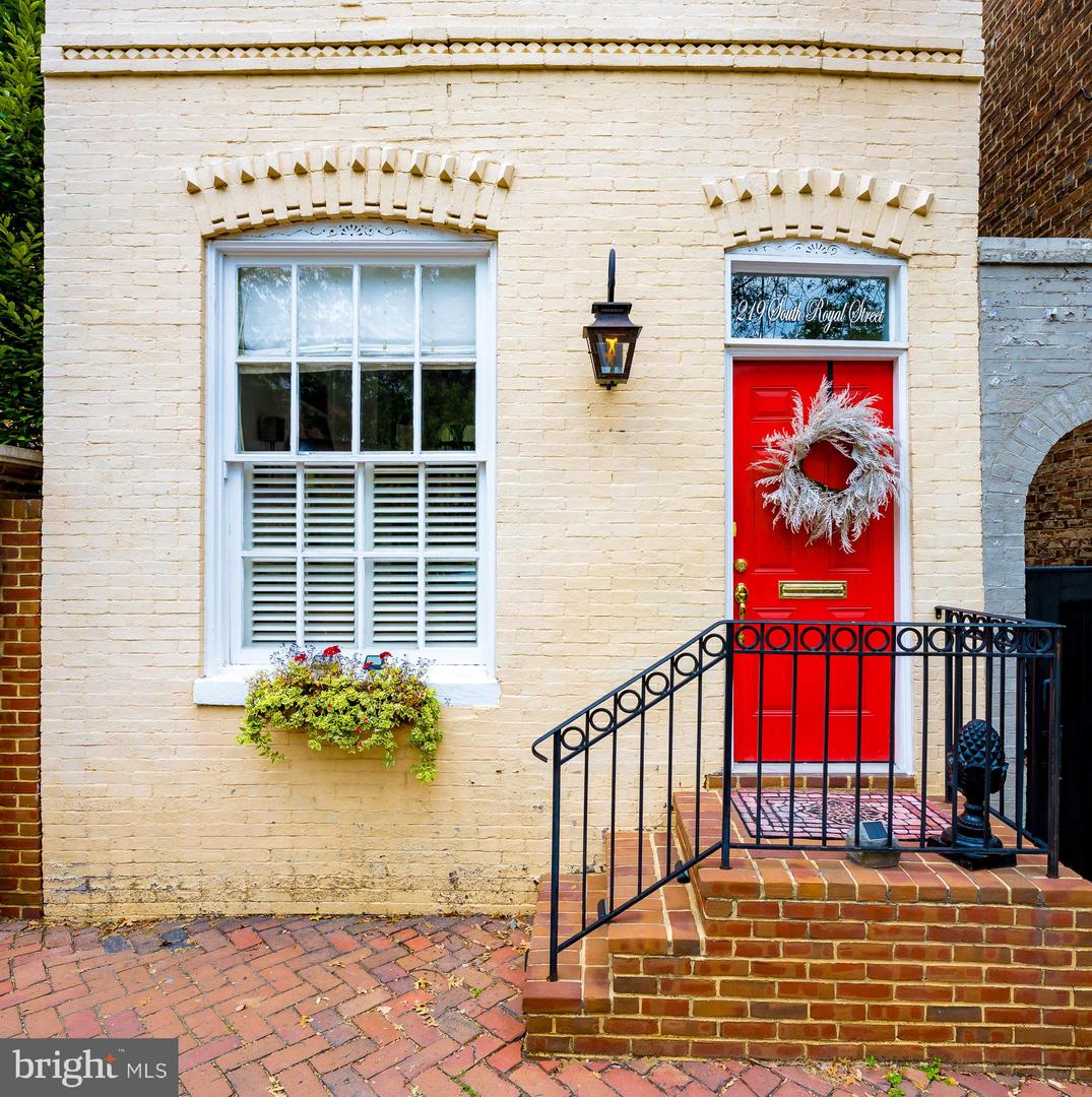 219 S Royal St Property Photo 1