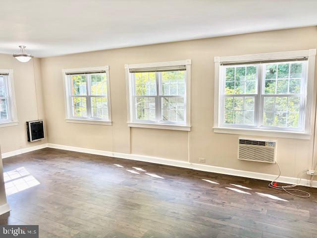 1244 Martha Custis Dr Property Photo 5