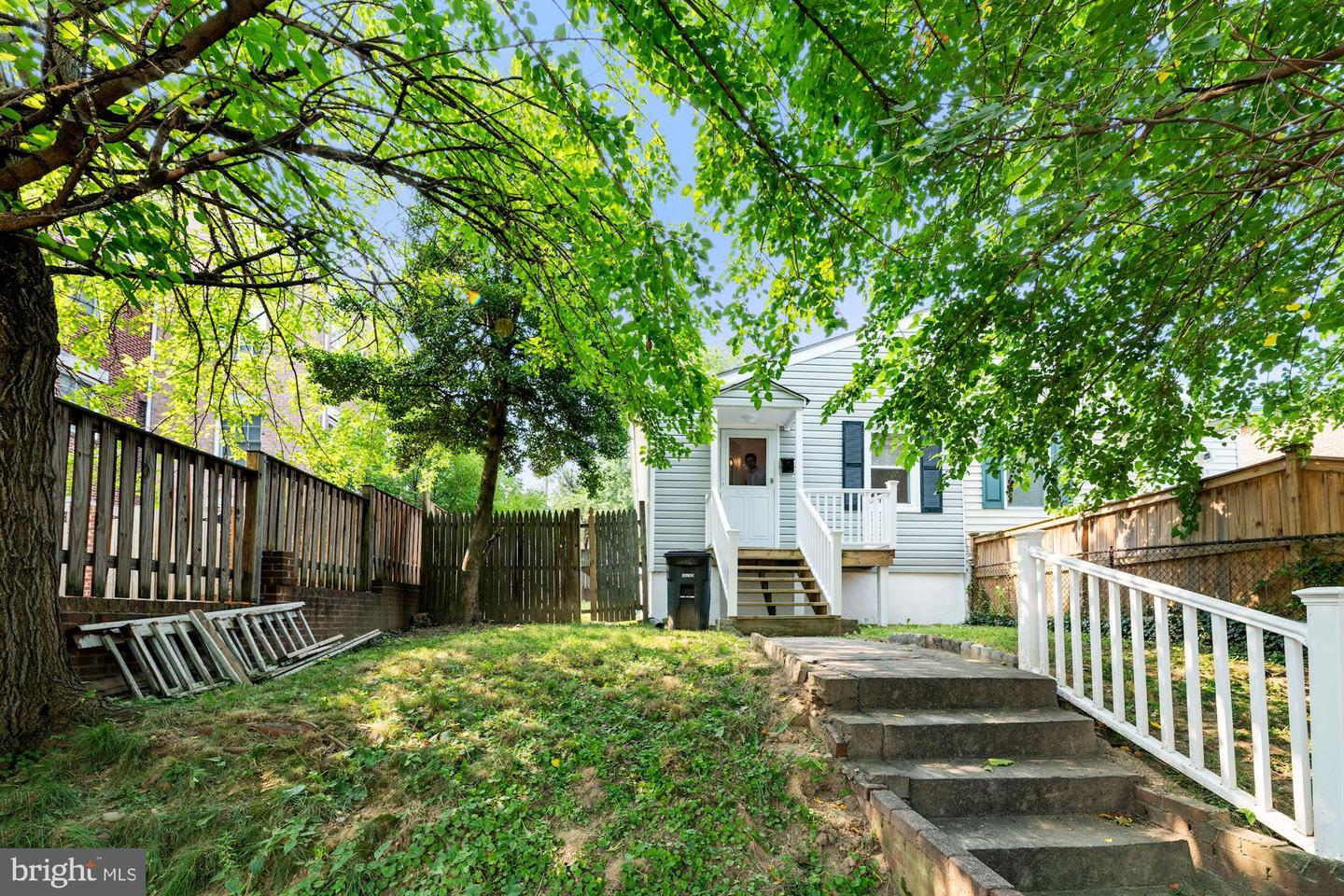 109 E Reed Ave #1/2 Property Photo 6