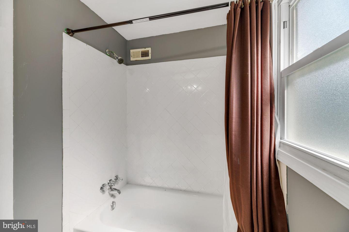 109 E Reed Ave #1/2 Property Photo 8
