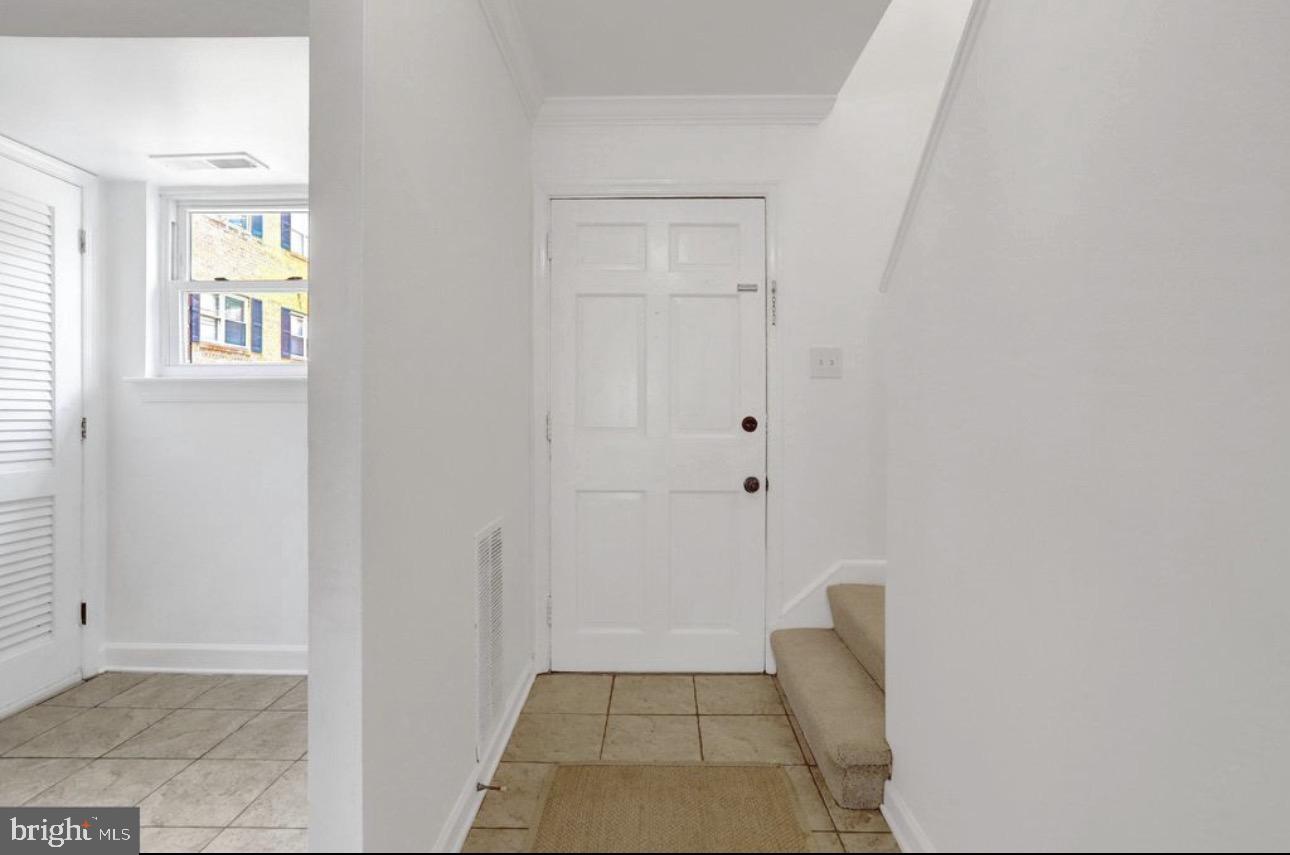 5934 Mayflower Ct Property Photo 4