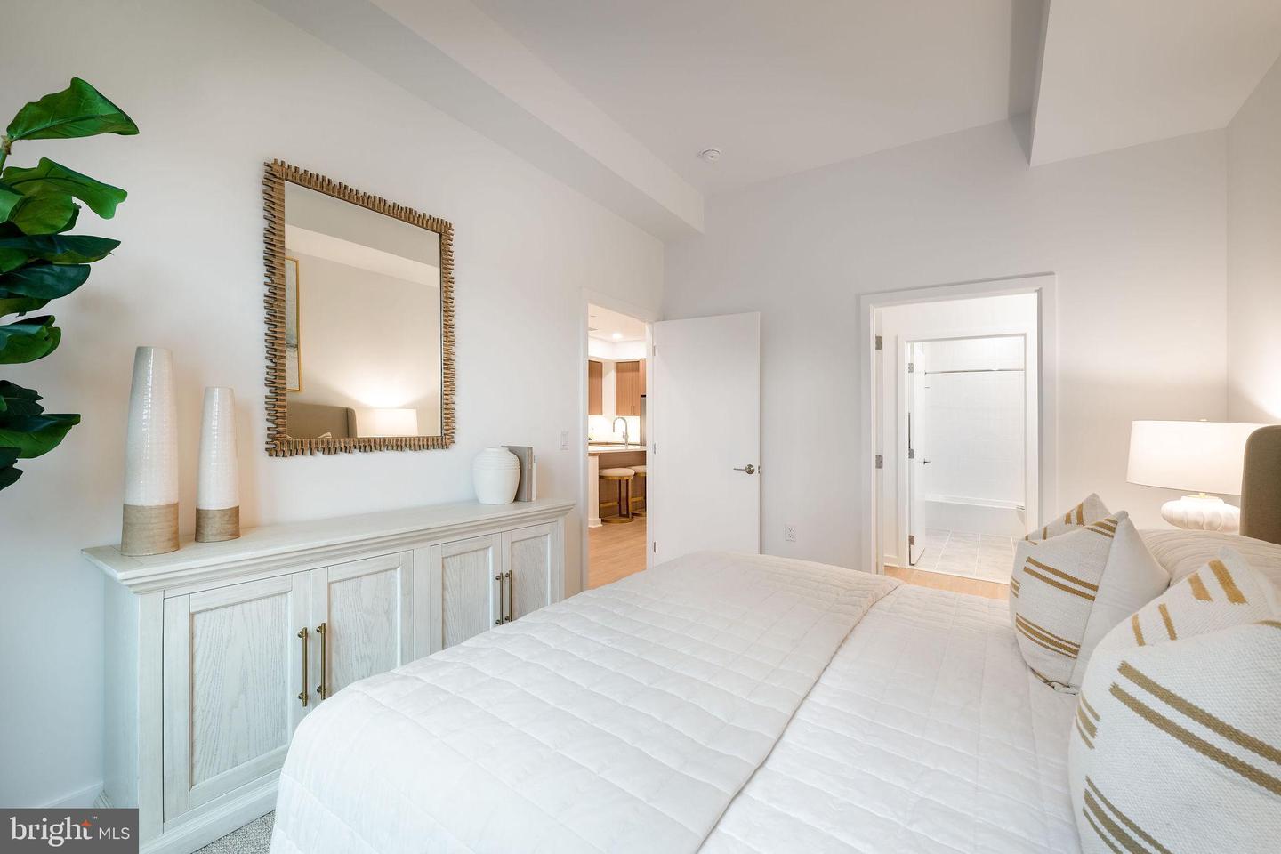 1055 N Fairfax St #815 Property Photo 15