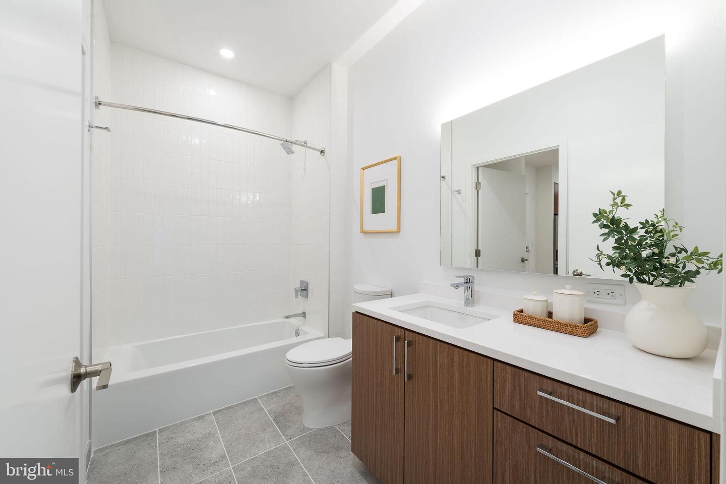 1055 N Fairfax St #815 Property Photo 17