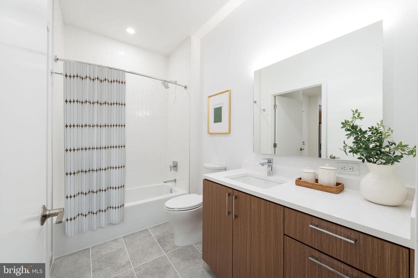 1055 N Fairfax St #815 Property Photo 23