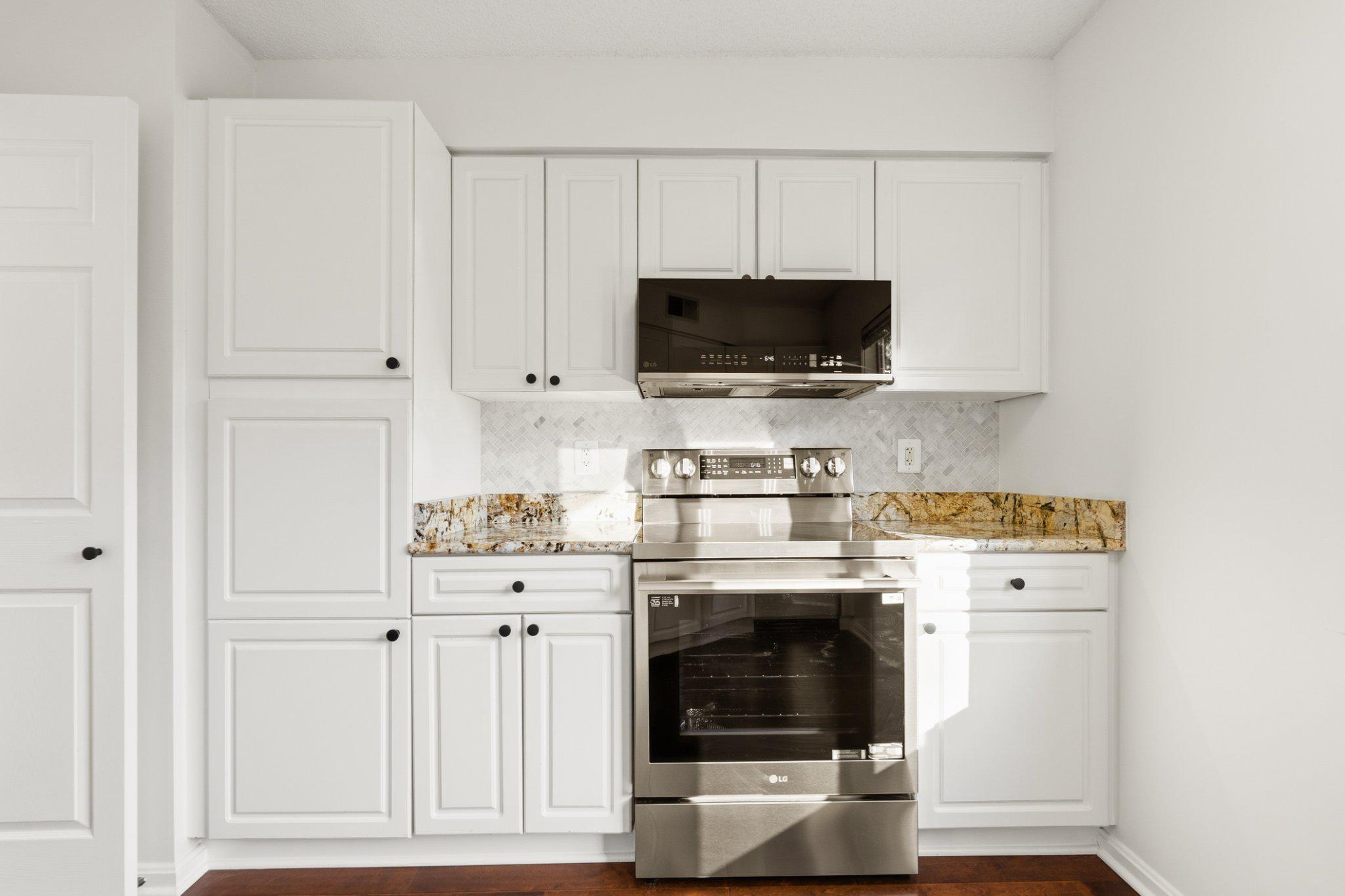 2181 Jamieson Ave #1402 Property Photo 11