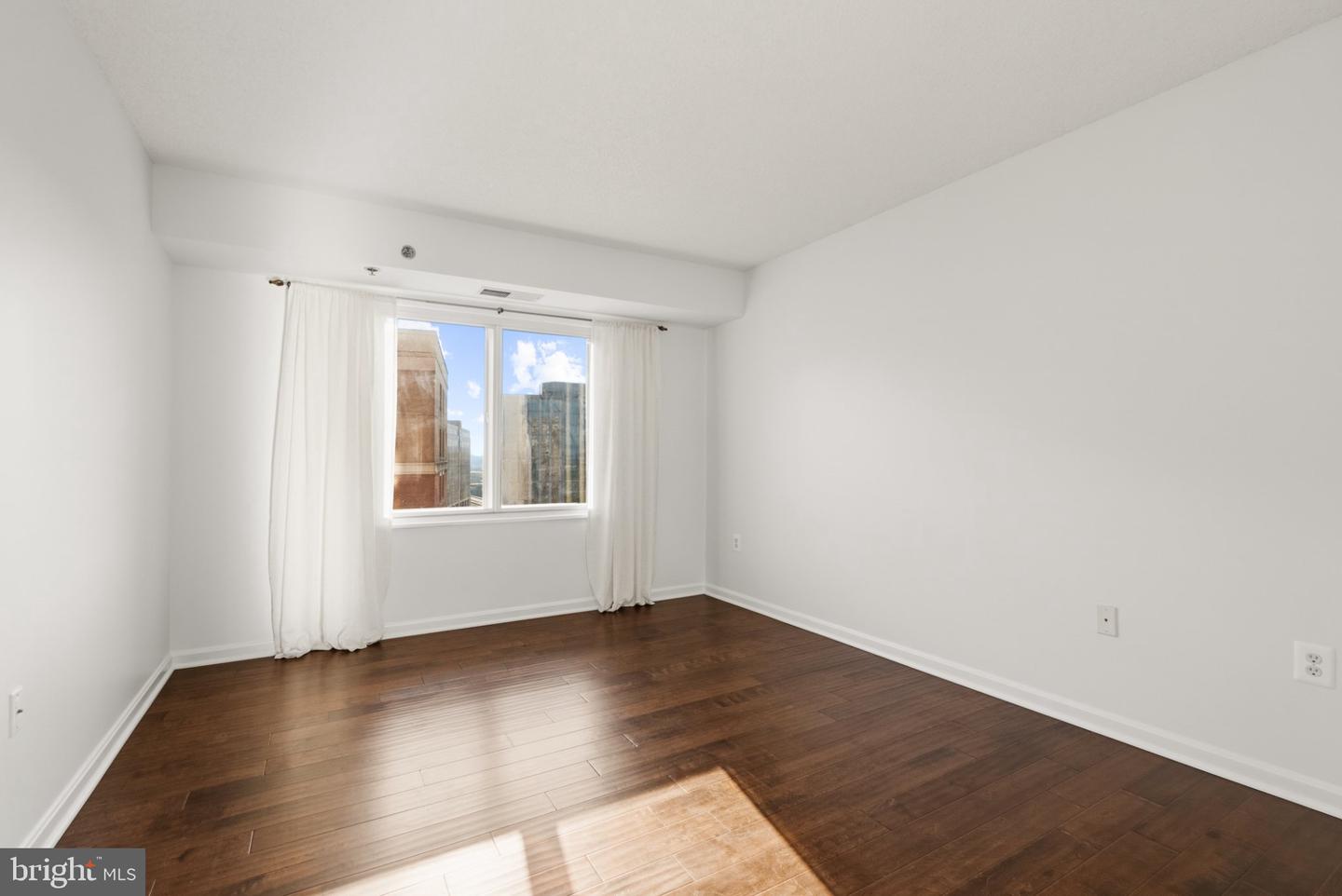 2181 Jamieson Ave #1402 Property Photo 17