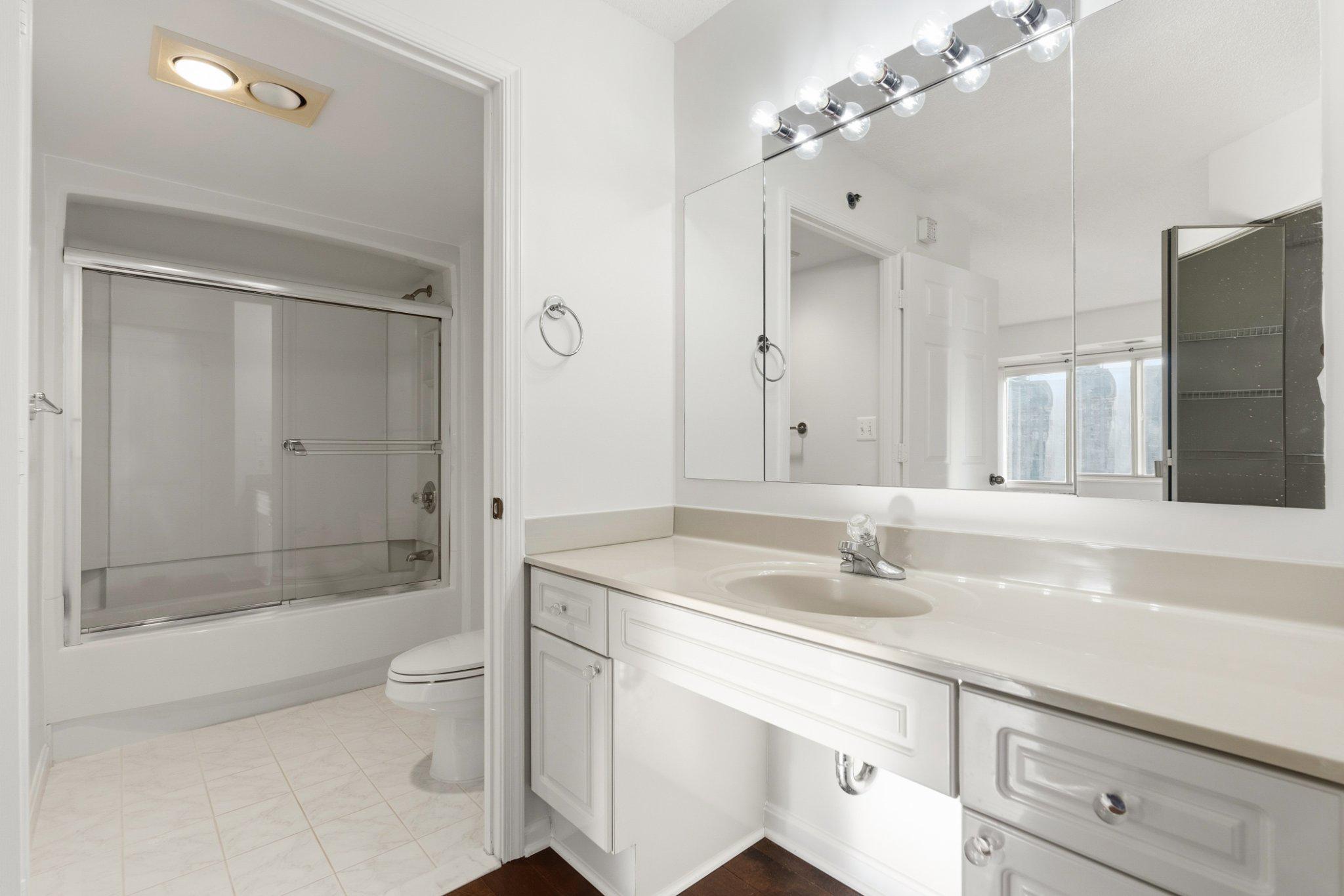 2181 Jamieson Ave #1402 Property Photo 18