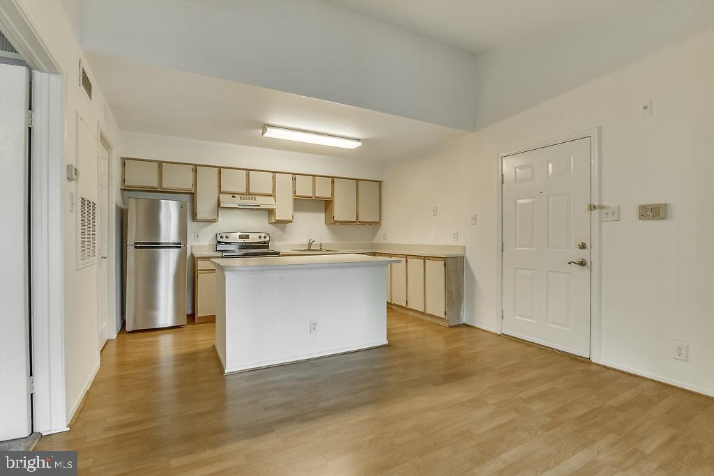 3305 Wyndham Cir #353 Property Photo 5