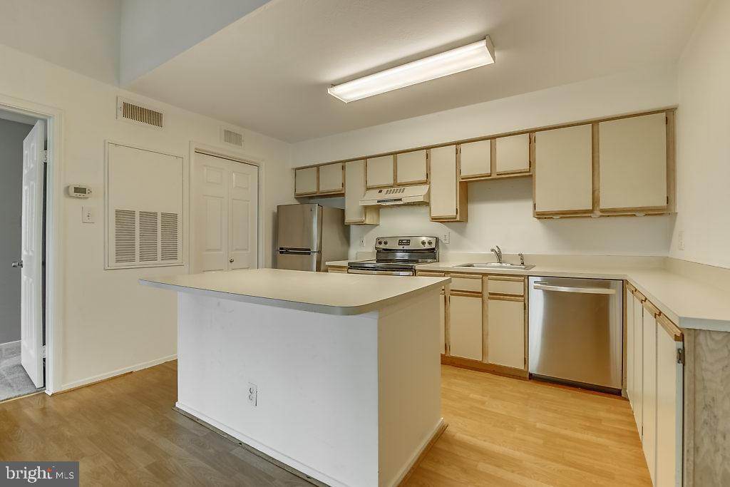 3305 Wyndham Cir #353 Property Photo 10