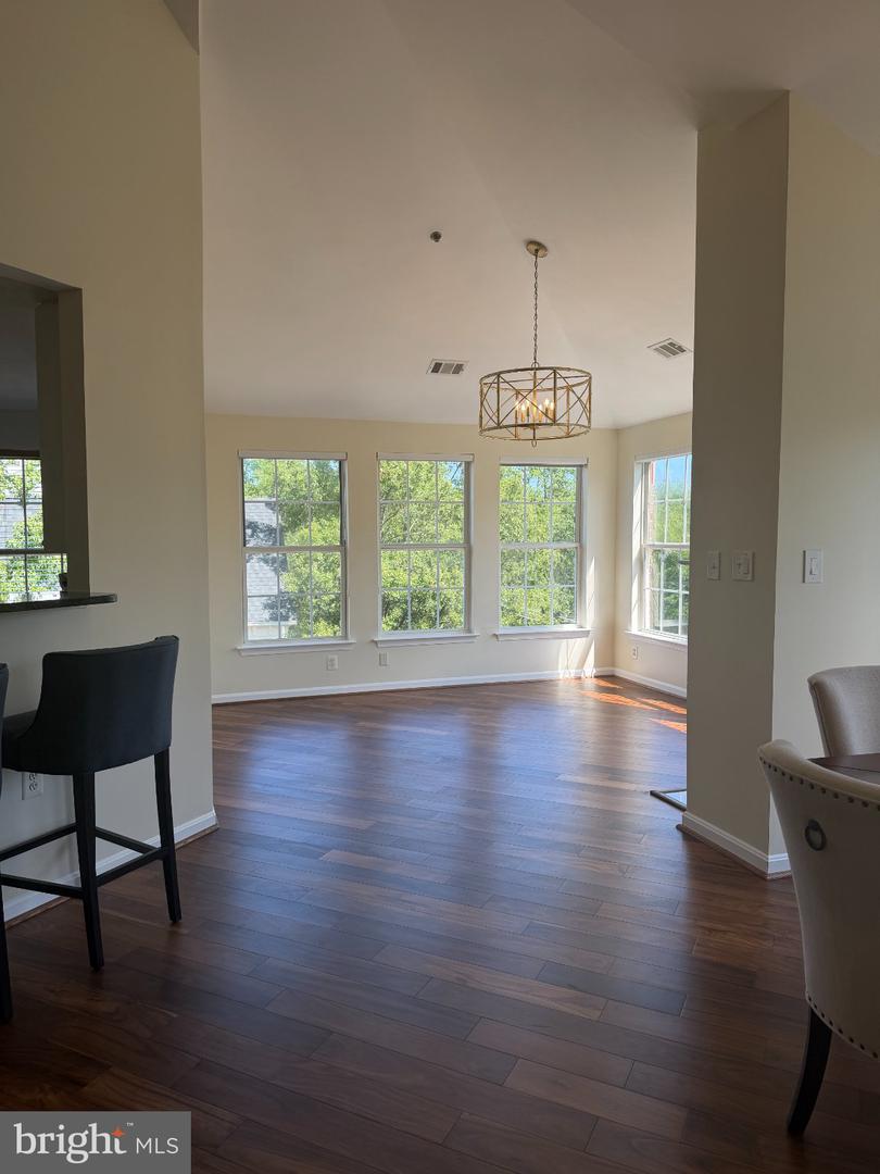 171 Somervelle St #404 Property Photo 6