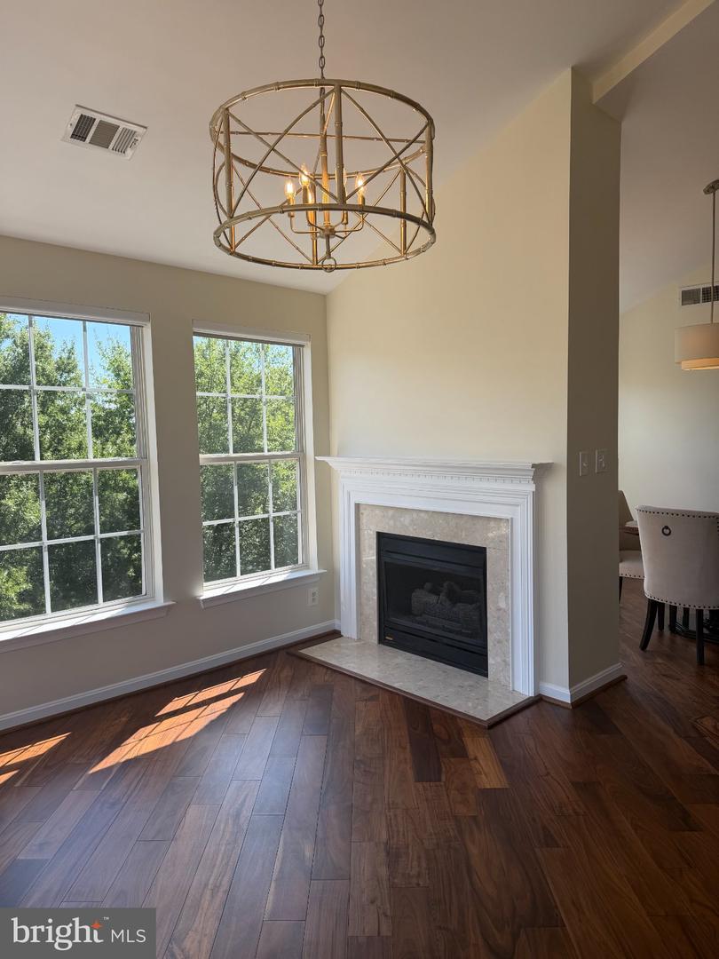 171 Somervelle St #404 Property Photo 8