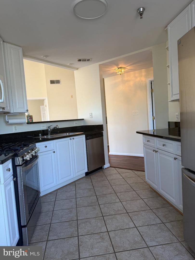 171 Somervelle St #404 Property Photo 12