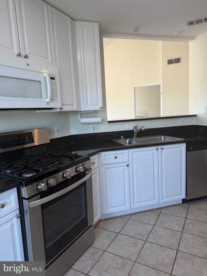 171 Somervelle St #404 Property Photo 14