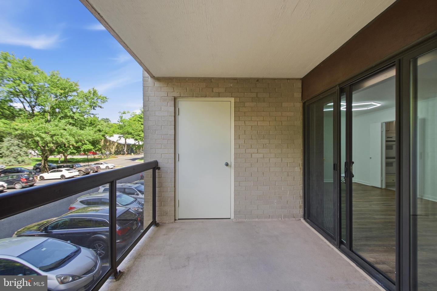 307 Yoakum Pkwy #222 Property Photo 8