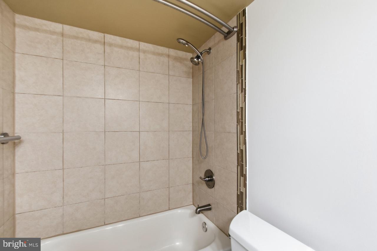 307 Yoakum Pkwy #222 Property Photo 34