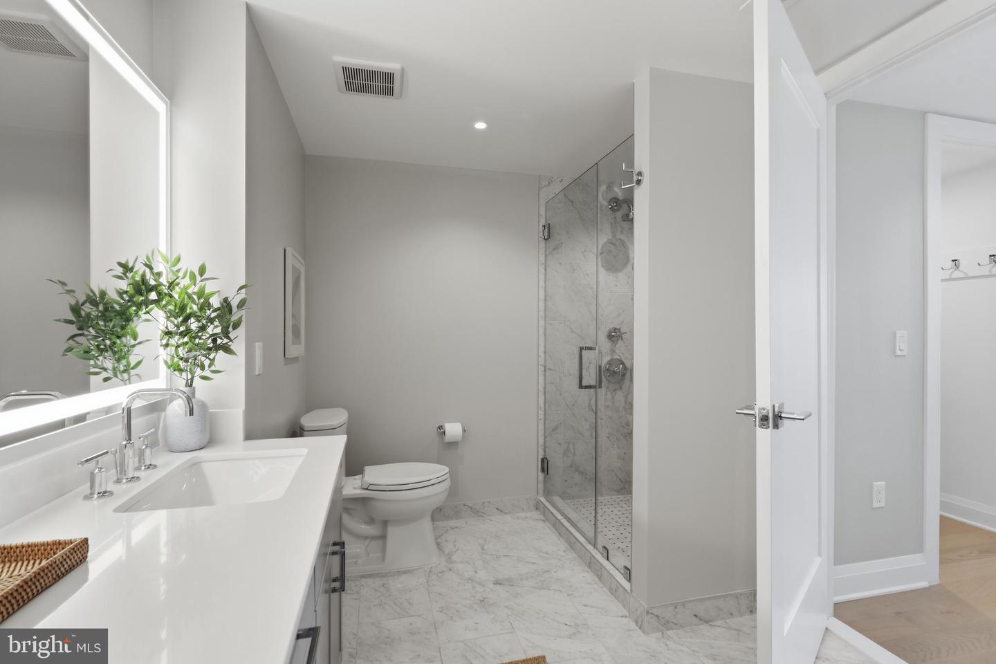 925 N Fairfax St #704 Property Photo 17