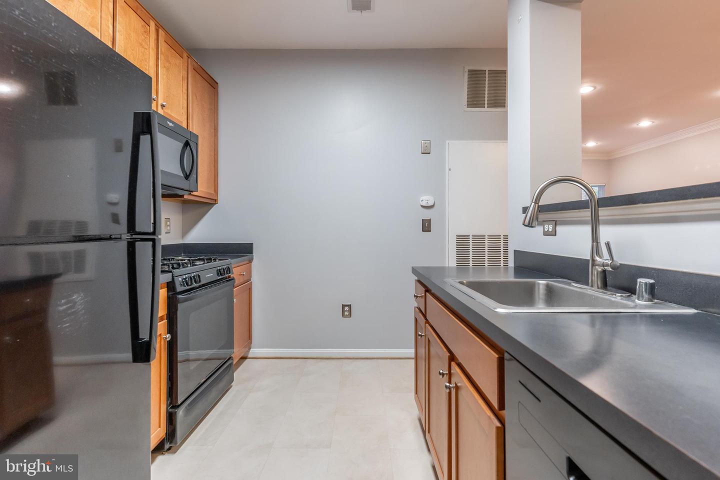 4850 Eisenhower Ave #115 Property Photo 19