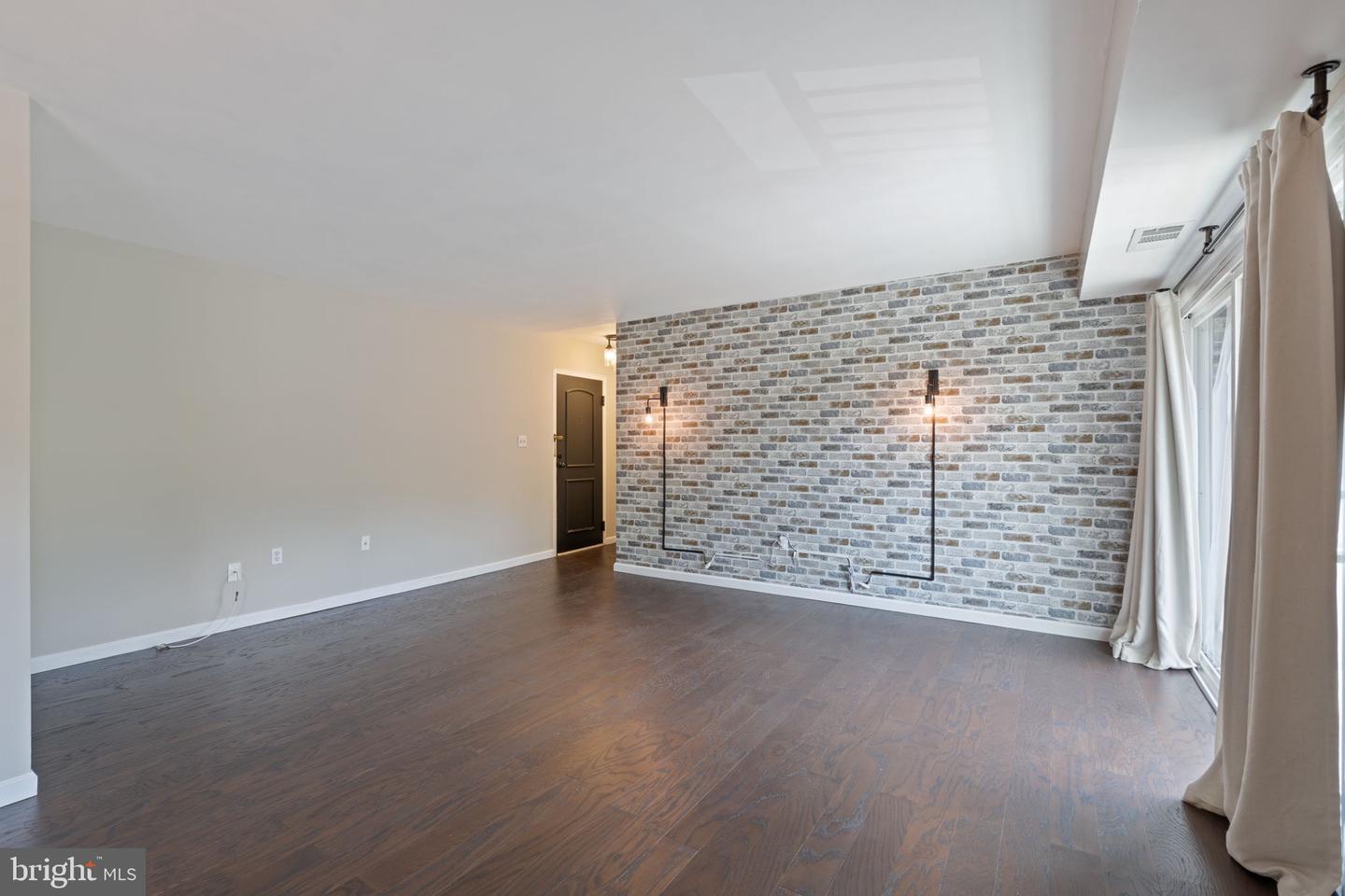 3312 S 28th St #303 Property Photo 5
