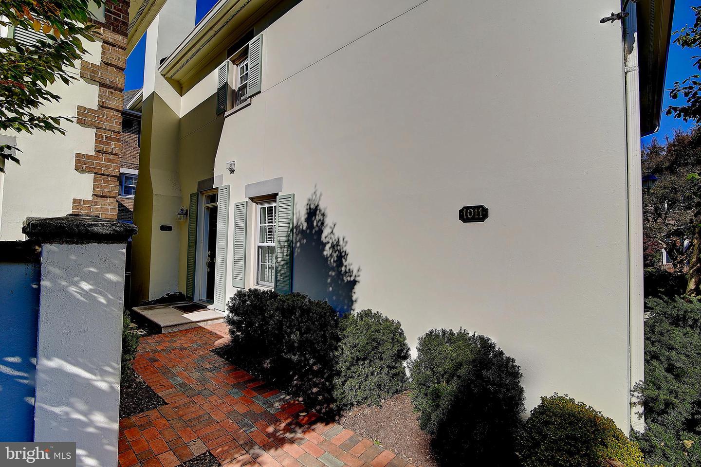 1011 N Pitt St Property Photo 1