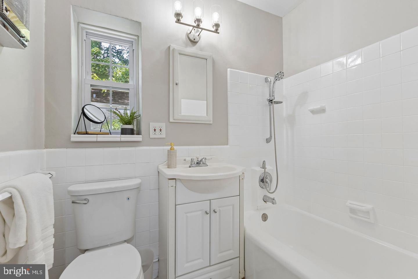 1024 Valley Dr Property Photo 12
