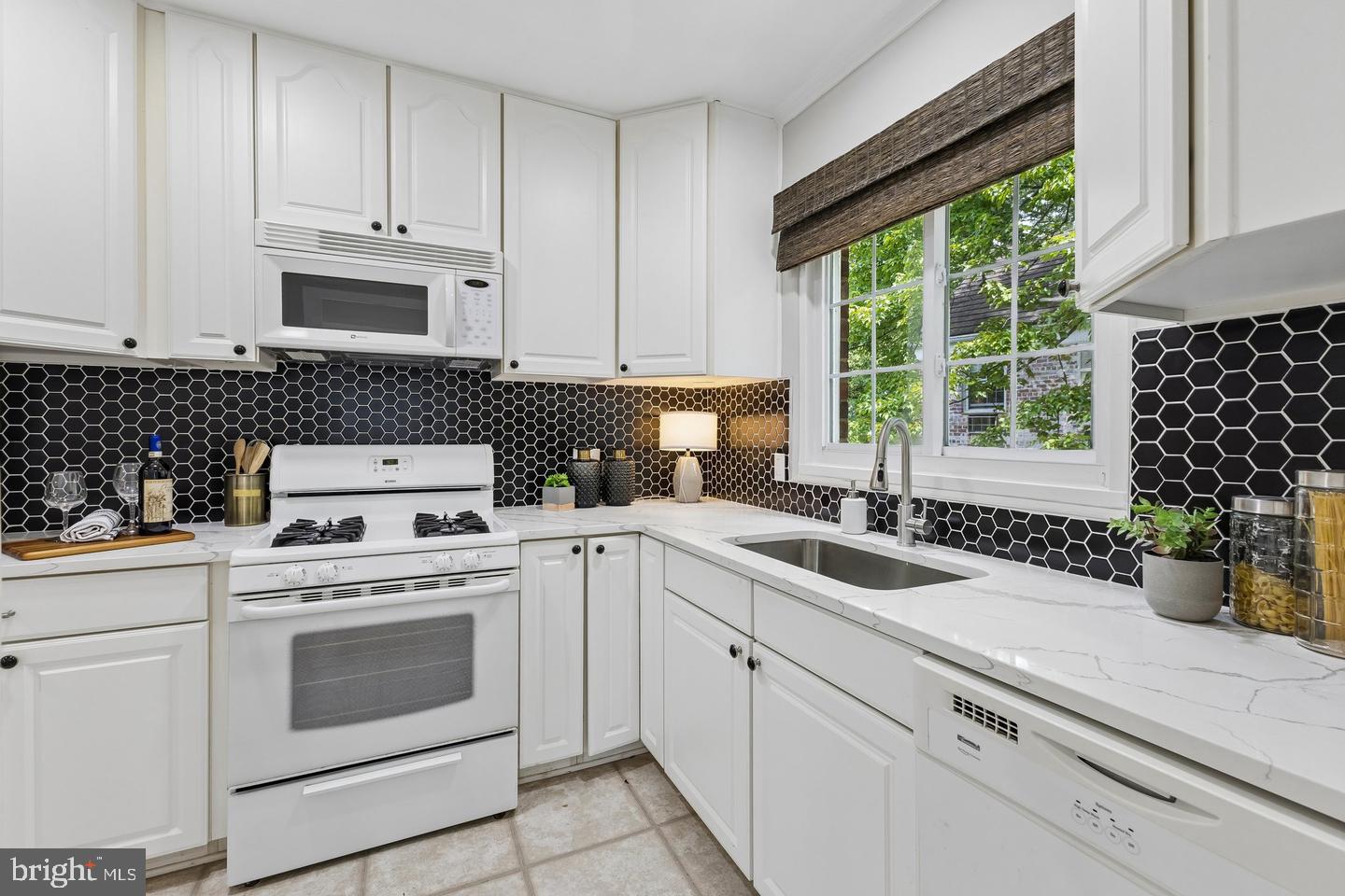 1024 Valley Dr Property Photo 15