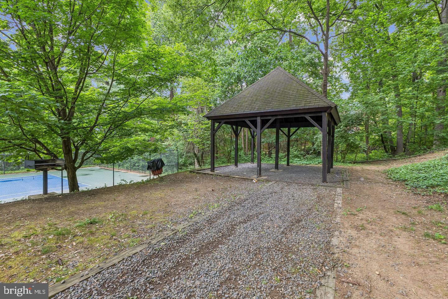 1024 Valley Dr Property Photo 35